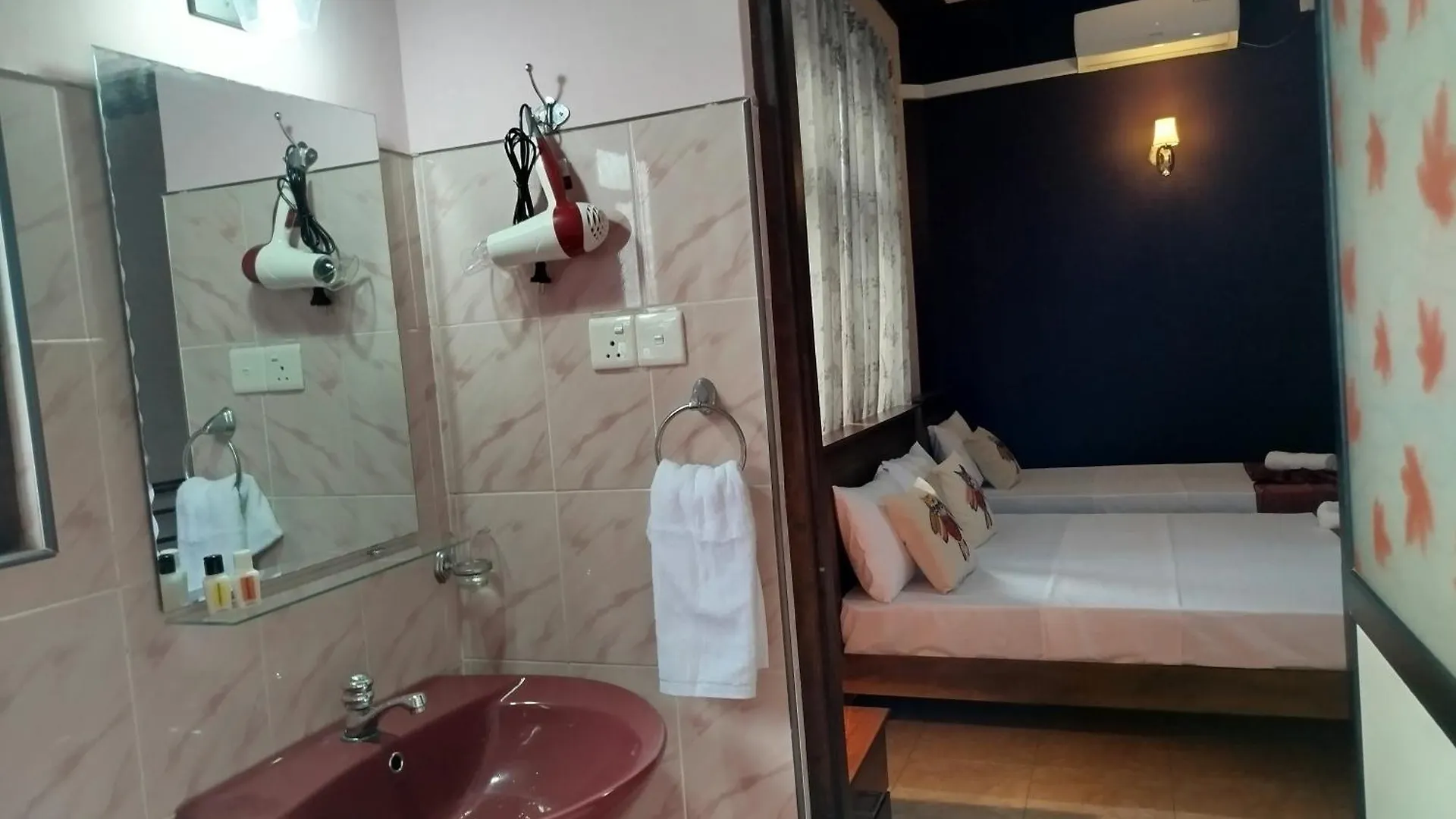 White Palace Negombo 0*,