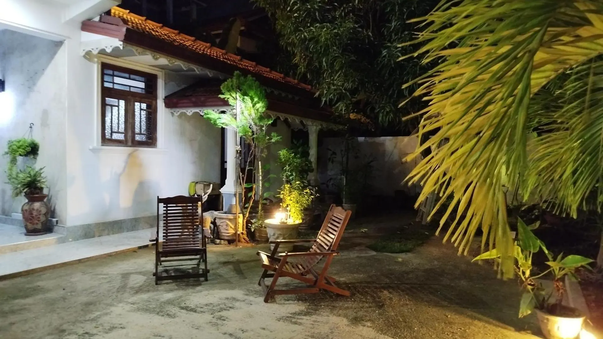 White Palace Negombo 0*,